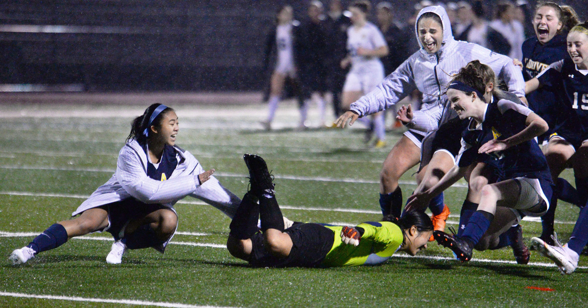 191107_ET_CRU_GIRLS SOCCER_1.JPG